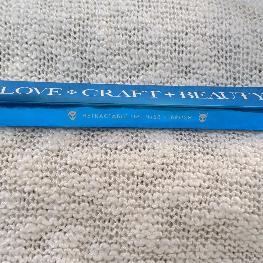 LOVE💠CRAFT💠BEAUTY Retractable Lip Liner + Brush in Space Bae, 0.23g/0.0